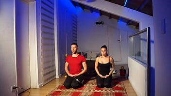 Riproduci Yoga per anima, mente e corpo con la bellissima daniela jimenez