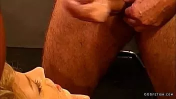 Abspielen Gruppe mit Bukkakes und Cumshots auf deutsche Huren