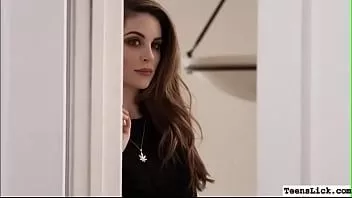 Redare Milf excitat își linge dădaca bustină