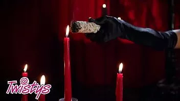 Play Gorgeous brunette (alexis tae) drips candle wax over her smooth skin while she rubs her clit - twistys