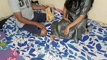play سخيف xxx غير الشقيقة في حين اشتعلت لها تغيير الملابس! الصوت الهندي