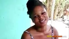 play Pelacur Pantat Besar Kongo Memberikan BJ Tenggorokan Dalam yang Intens dengan Kondom