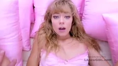 Reproducir Big Cock Connoisseur: El coño de una alumna rubia relleno en una audición lasciva