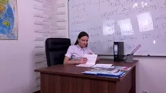 play Латинская студентка фантазирует о своем учителе и ублажает себя на его стуле