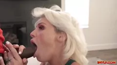 play 夏莉·菲尼克斯（Charli Phoenix