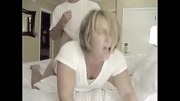 Reproducir Marido se folla a su gordita esposa en real casero